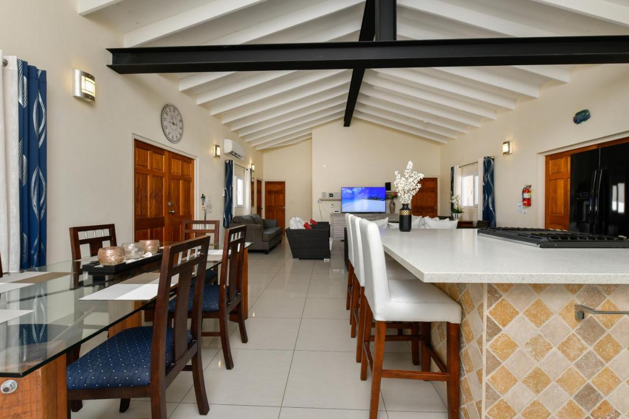 Villa Swiss Paradise With Private Pool 팜비치 외부 사진