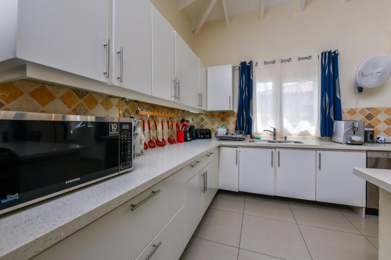 Villa Swiss Paradise With Private Pool 팜비치 외부 사진