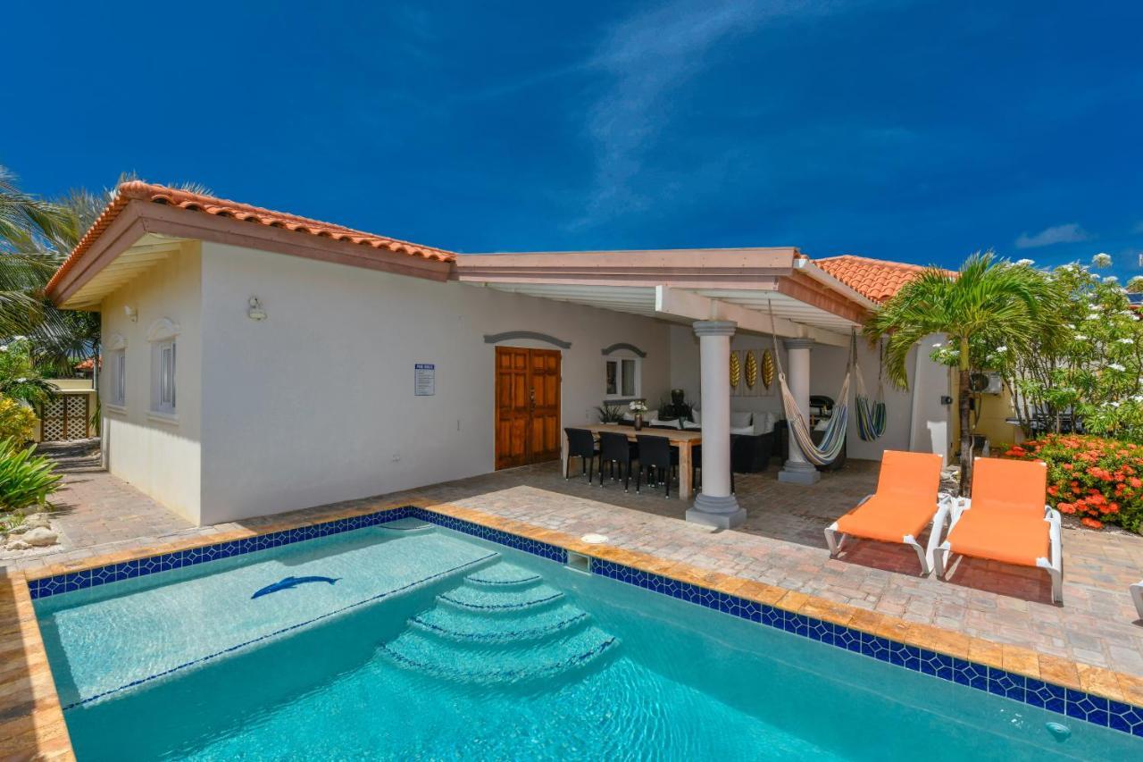 Villa Swiss Paradise With Private Pool 팜비치 외부 사진