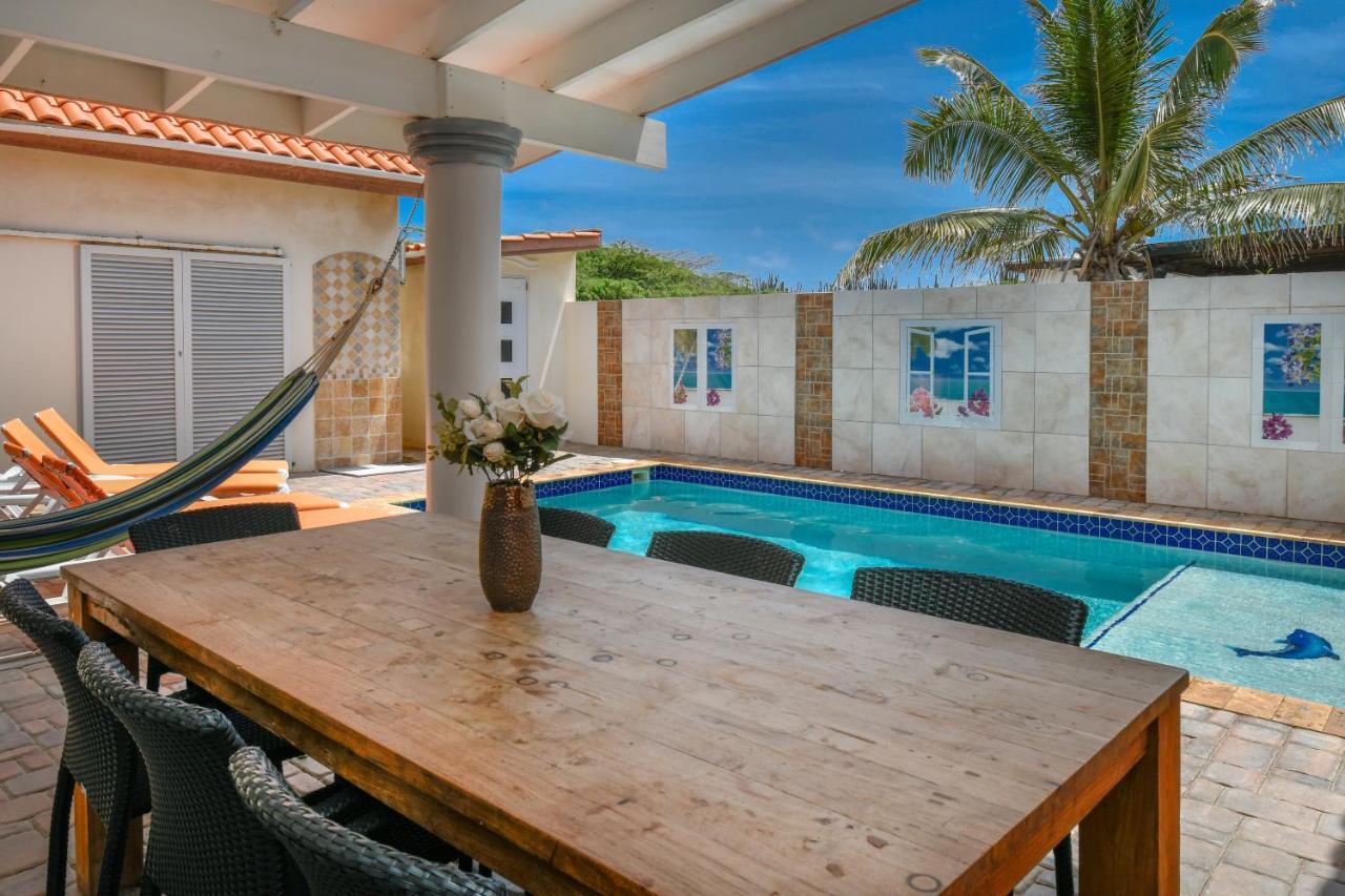 Villa Swiss Paradise With Private Pool 팜비치 외부 사진