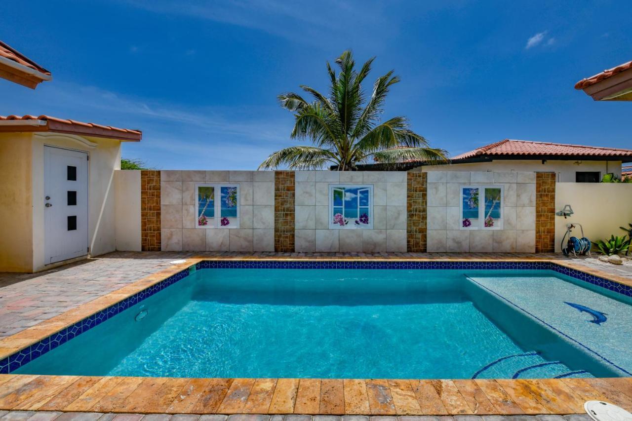 Villa Swiss Paradise With Private Pool 팜비치 외부 사진