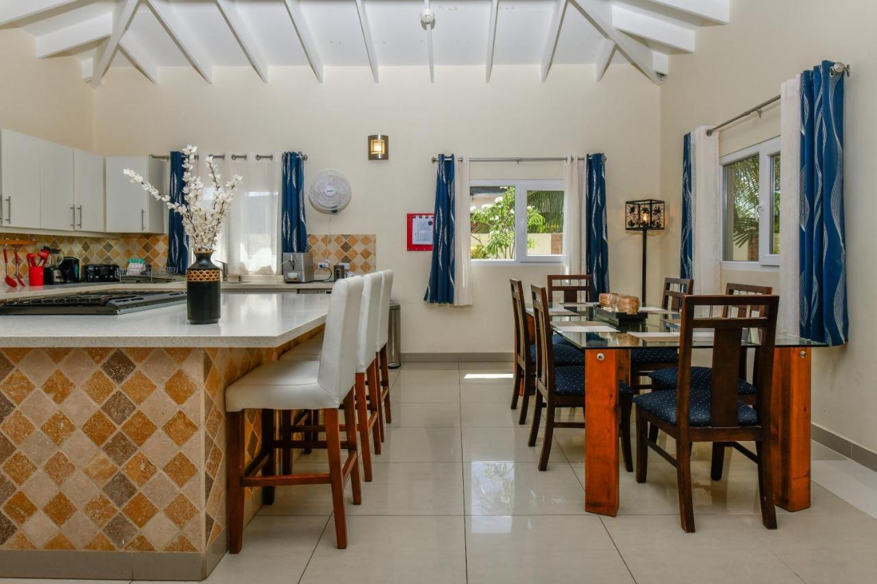 Villa Swiss Paradise With Private Pool 팜비치 외부 사진