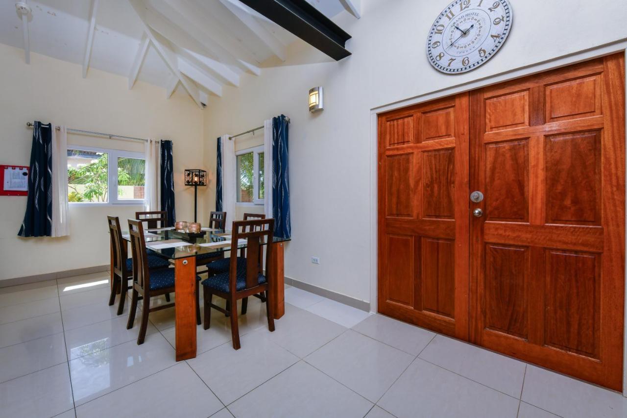 Villa Swiss Paradise With Private Pool 팜비치 외부 사진