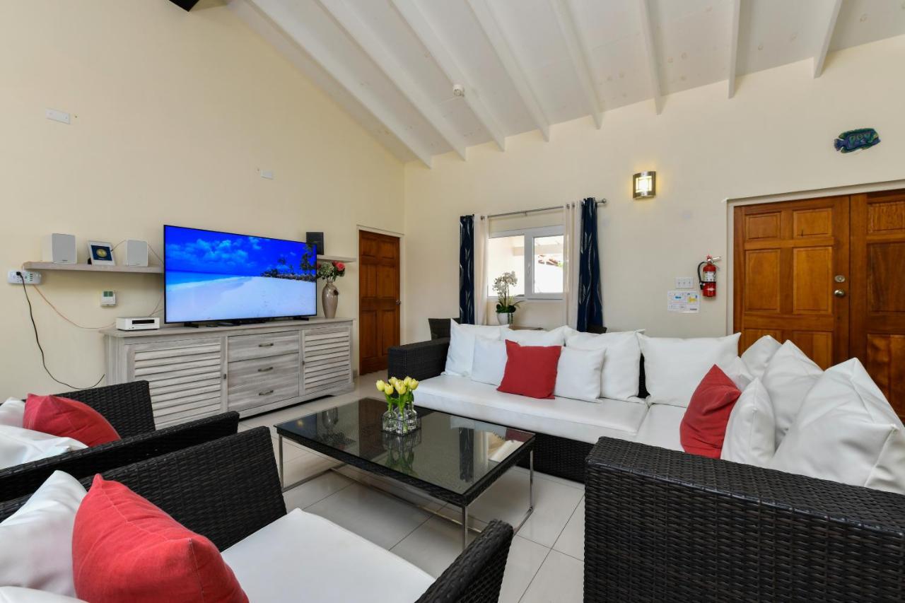 Villa Swiss Paradise With Private Pool 팜비치 외부 사진